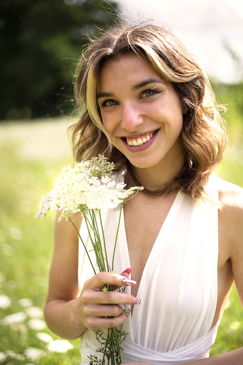 Portrait lifestyle de mode et beauté champêtre