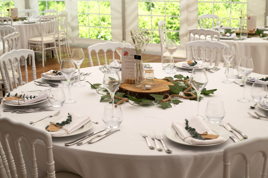 Photographie de la table des mariés